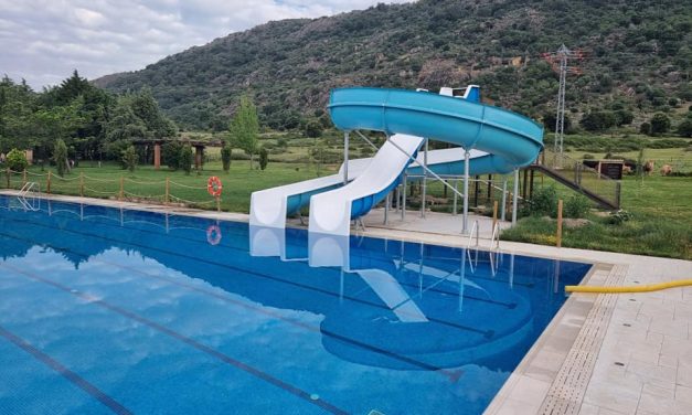 Los toboganes acuáticos de las piscinas revolucionan el verano en Cilleros