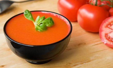 Villanueva de la Sierra busca en un concurso el mejor gazpacho de tomate