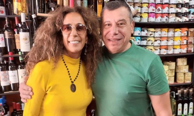 Rosario Flores visita Extremadura y para en La Vera para comprar productos típicos
