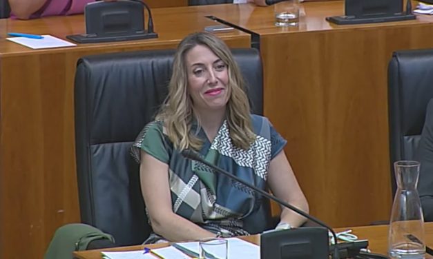 María Guardiola es la primera presidenta de la Junta de Extremadura con el apoyo de Vox