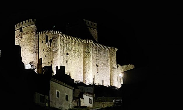 El Castillo de Belvís de Monroy estrena iluminación artística