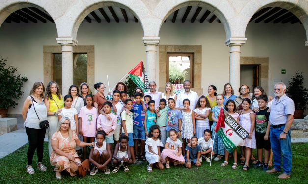 María Guardiola despide a un grupo de niños saharauis del programa ‘Vacaciones en Paz’