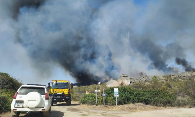 Estabilizado el incendio forestal de Valencia de Alcántara que afecta a más de 400 hectáreas