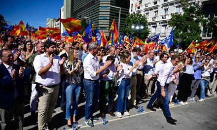 Un millar de extremeños participa en el acto en contra de la amnistía en Madrid
