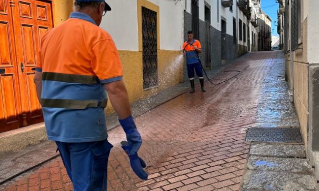 El Ayuntamiento de Coria pone en marcha el proceso de limpieza de la zona antigua de la ciudad