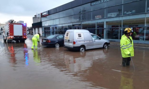 El temporal deja en Extremadura calles y polígonos inundados, cortes de luz y balsas de agua