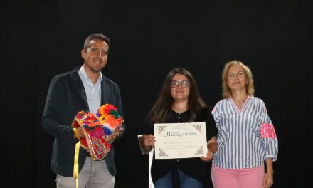 La montehermoseña María José González recibe el diploma de Maestra Artesana de la Junta de Extremadura