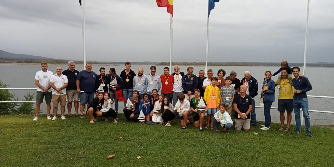 El Campeonato de Extremadura de Vela se disputa con éxito en aguas del embalse de Borbollón