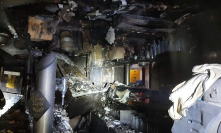 Así ha dejado un grave incendio el interior del popular bar La Marina de Cáceres