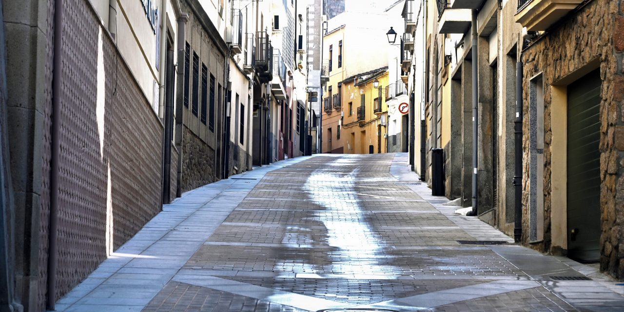 Plasencia inicia la limpieza integral de las principales calles del casco histórico