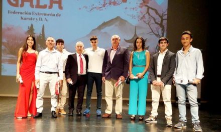 Reconocimiento a los karatecas de Villanueva por las medallas conseguidas en el campeonato de España