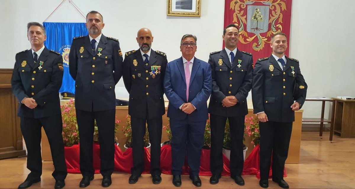 La Policía Nacional de Almendralejo es felicitada en el día de su patrón y estrenará nueva comisaría