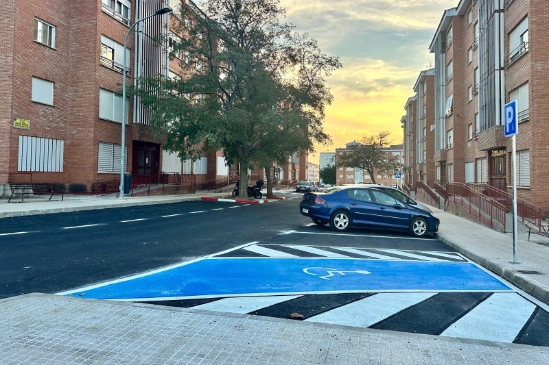 Badajoz urbaniza la calle Víctor Moreno Márquez en Suerte de Saavedra
