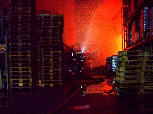 Acenorca recoge más de 200 toneladas de aceituna el primer día tras el incendio en sus instalaciones de Montehermoso