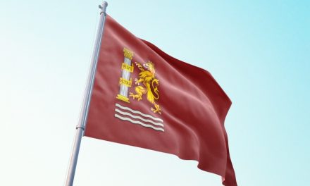 La bandera de Badajoz recibe la conformidad de la Junta