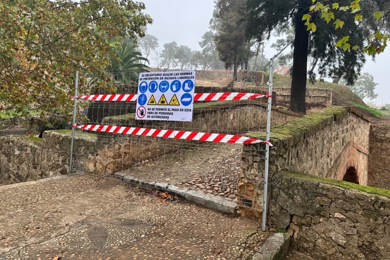 El acceso a la ladera de la Alcazaba permanecerá cerrado por las obras del Camino Cubierto