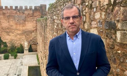 Vox pide a Guardiola que no intervenga en las negociaciones con el PP en el Ayuntamiento de Cáceres