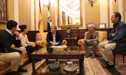 El alcalde de Badajoz recibe a Miriam Casillas tras su clasificación para los Juegos Olímpicos