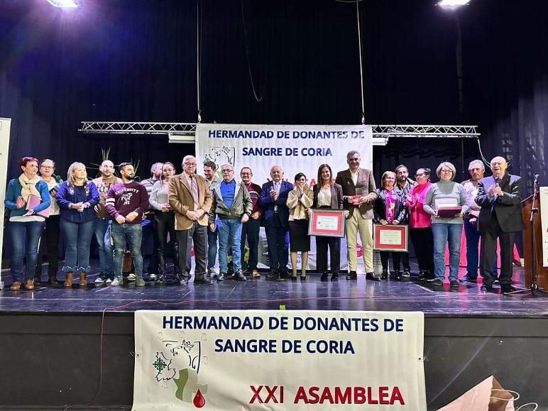 Dos ciudadanos de Torrejoncillo son reconocidos como «grandes donantes» de sangre de España
