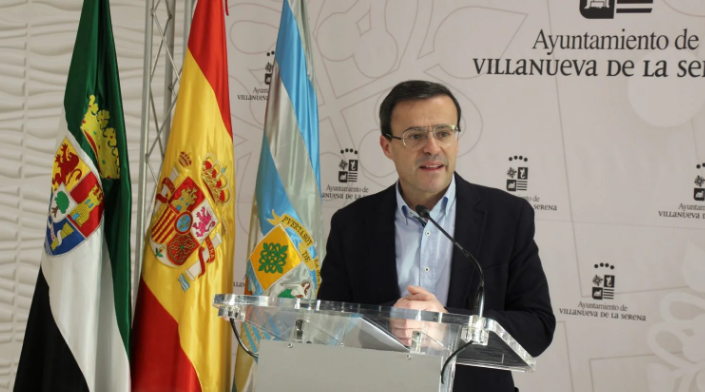 Gallardo confirma que presentará su candidatura a la Secretaría General del PSOE de Extremadura para suceder a Vara