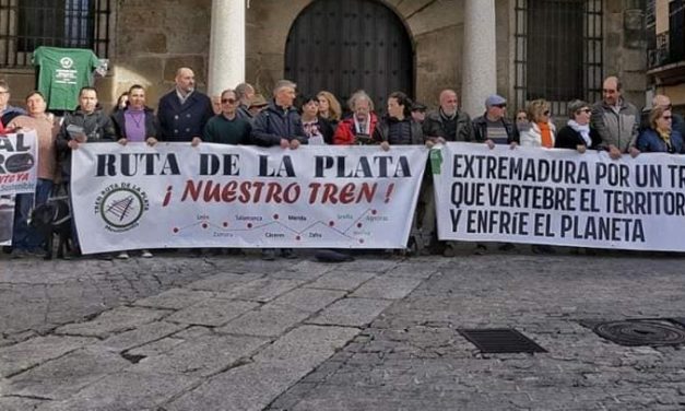 Extremeños de ocho ciudades protestan para exigir al Gobierno la reapertura del tren Ruta de la Plata