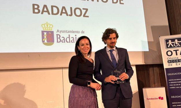 La Concejalía de Vías y Obras de Badajoz recibe el premio OTAEX 2023 a la accesibilidad