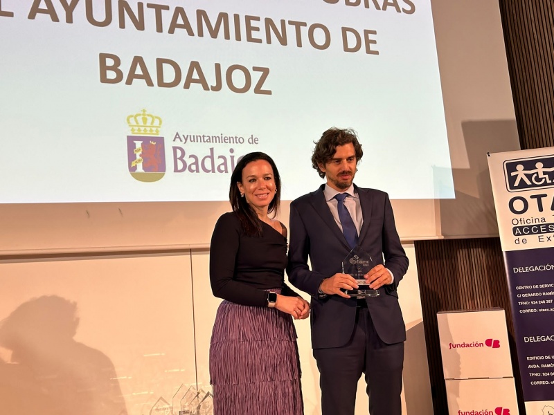 La Concejalía de Vías y Obras de Badajoz recibe el premio OTAEX 2023 a la accesibilidad