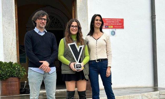 Elsa Tortonda, ganadora de La Voz, recibe una calurosa bienvenida en Villafranca de los Barros