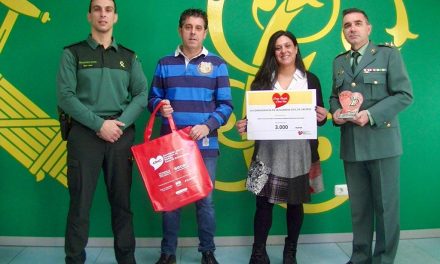 La Guardia Civil dona 3.000 euros a la Asociación para la Donación de Médula