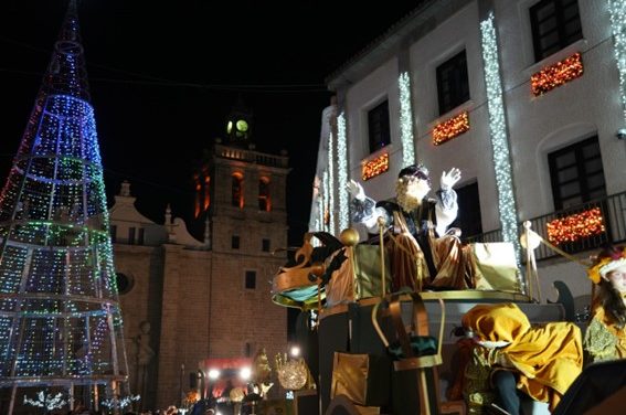 Un pasacalles y 17 carrozas acompañarán a la Cabalgata de los Reyes Magos de Villanueva