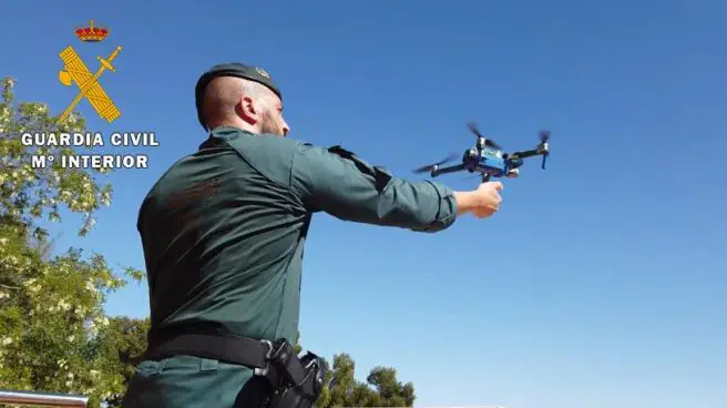 Un helicóptero y drones se suman al resto de efectivos en la búsqueda de Manoli Castillejo