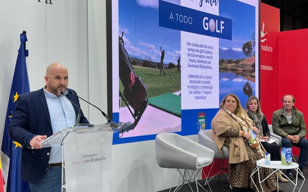 Talayuela presenta en Fitur el primer campo de golf de 18 hoyos público de Extremadura