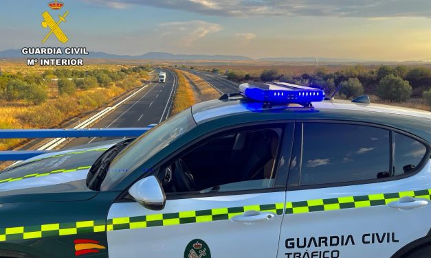La Guardia Civil investiga a un camionero que circulaba superando cinco veces la tasa máxima de alcohol permitida