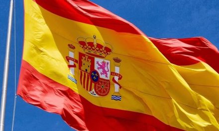 Varias ciudades extremeñas izarán la bandera de España para conmemorar la creación de la Policía Nacional