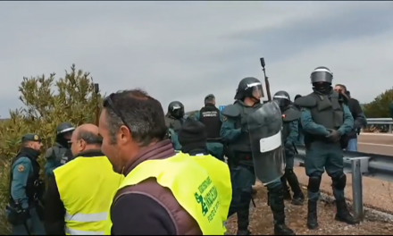 El Gobierno despliega antidisturbios e impone multas para intentar frenar las tractoradas en Extremadura