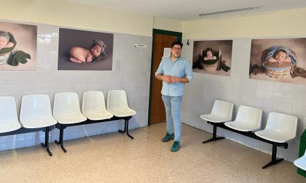 El Hospital Materno Infantil acoge una exposición de fotografías de recién nacidos y mujeres embarazadas