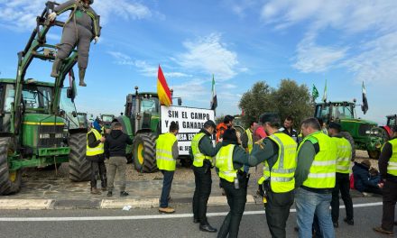 Seis carreteras cortadas en Extremadura en el cuarto día de protestas de los agricultores
