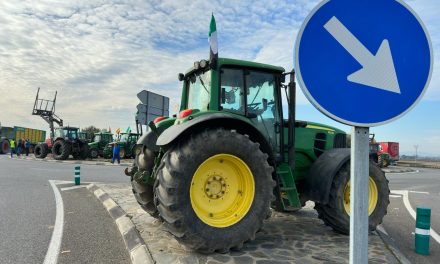 Ocho carreteras cortadas en Extremadura en la tercera jornada de protestas de los agricultores