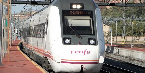 Evacuados los pasajeros del tren Cáceres-Madrid tras un conato de incendio en la cabina tractora