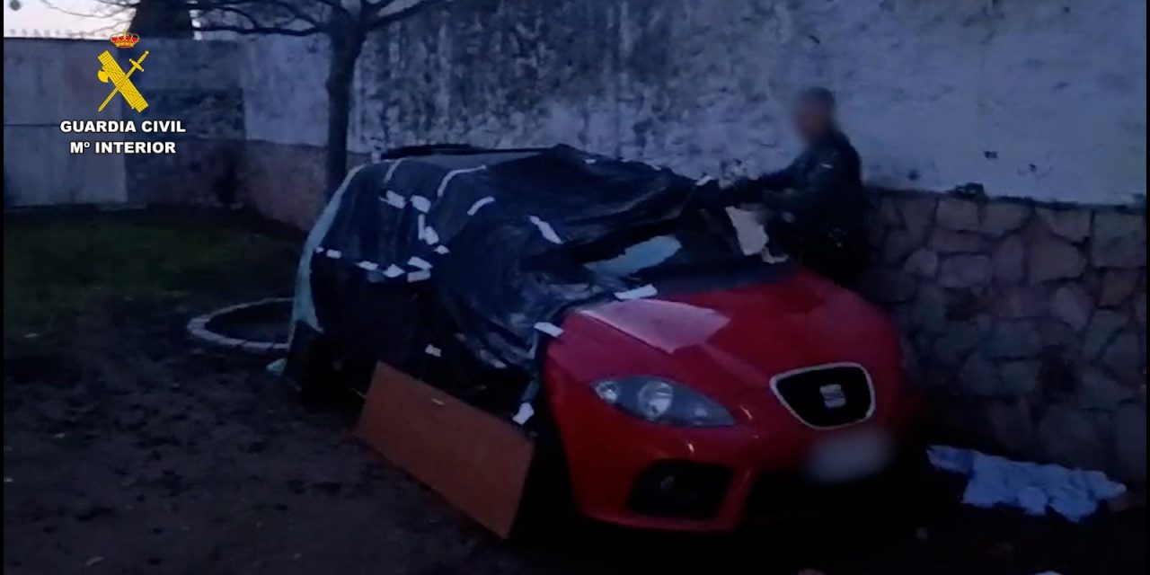 La Guardia Civil detiene a dos personas por el robo de un vehículo