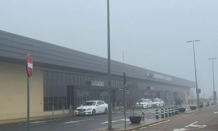 El Ministerio estudia mejorar la visibilidad del aeropuerto tras una reunión con la Junta