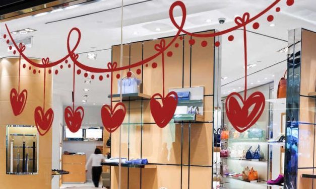 Más de 25 negocios se suman a la campaña promocional «Comercio de Coria enamora»