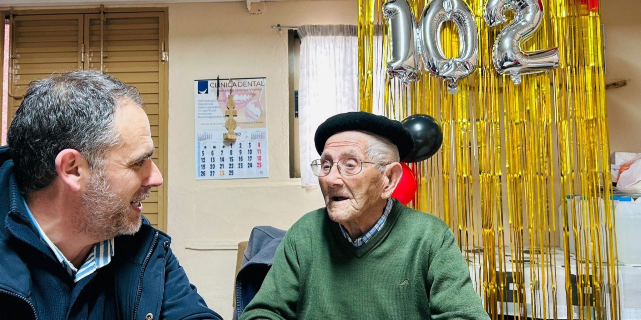 Extremadura celebra el 102 cumpleaños de Dionisio, uno de los abuelos más longevos de la región