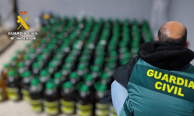 Detenidas dos personas por distribución y venta de 865 litros de aceite de oliva fraudulento