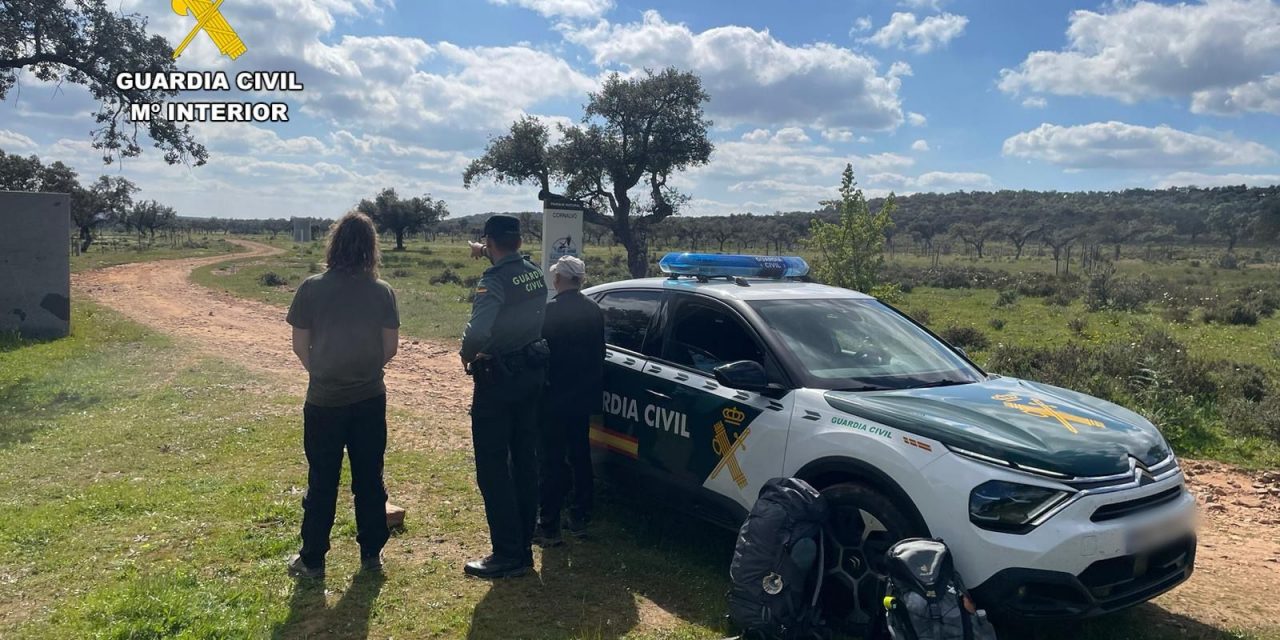 La Guardia Civil auxilia a dos peregrinos a los que una vaca intentó embestir