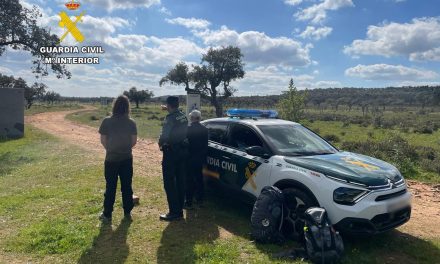 La Guardia Civil auxilia a dos peregrinos a los que una vaca intentó embestir