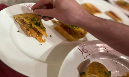 La tortilla de patatas ha sido la protagonista de la actividad «Villanueva con gusto»