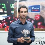 El bicampeón mundial de marcha, Álvaro Martín, recibe el Premio a la Excelencia Picota del Jerte