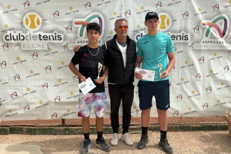 Un joven de Villanueva se proclama campeón en categoría cadete del XLI Torneo Nacional de Tenis