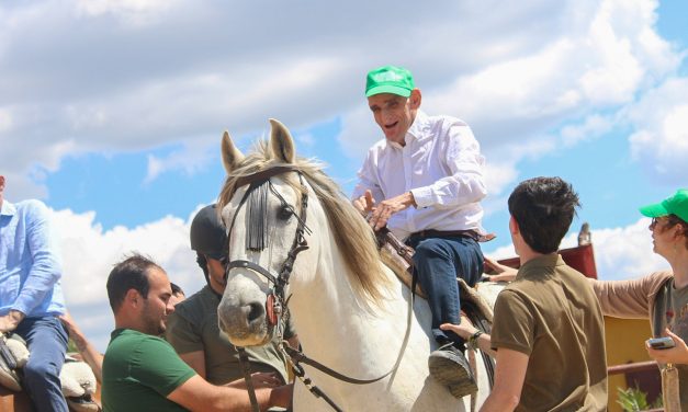 La X Jornada de la Discapacidad con el Toro Bravo concluye montando a caballo